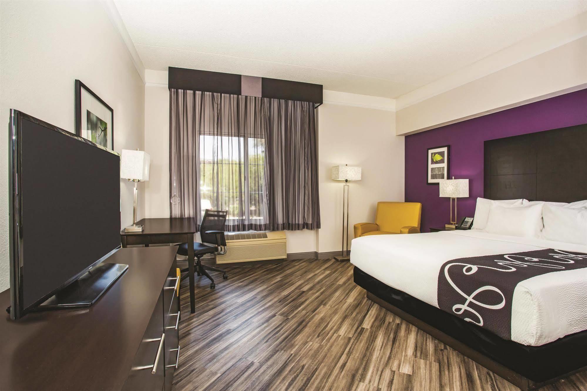 La Quinta By Wyndham Las Vegas Summerlin Tech Экстерьер фото